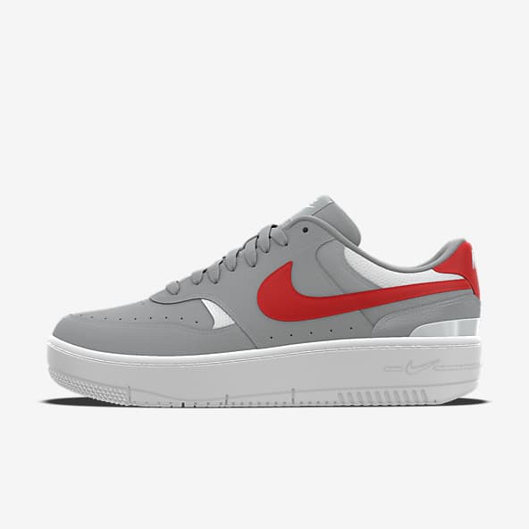 Nike avec truc rouge shop